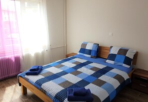 City appartement, 3 slaapkamers, uitzicht op bergen | 3 slaapkamers, een strijkplank/strijkijzer, gratis wifi