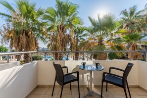 Caja de seguridad en la habitación y escritorio 