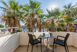 Caja de seguridad en la habitación y escritorio 