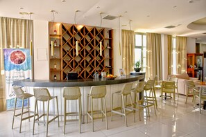 Bar (trong khuôn viên)