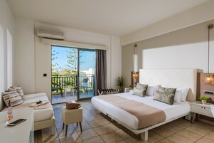 Caja de seguridad en la habitación y escritorio 