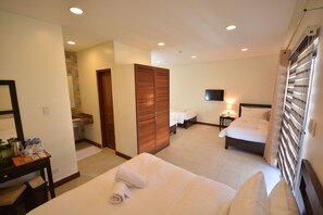 Family Room | Desk, free WiFi, bed sheets - Southwind Palawan (Puerto Princesa)