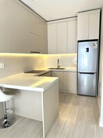 Suite, City View | Private kitchen | Electric kettle