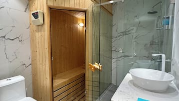 Exclusive Double Room | Bathroom | Slippers, towels