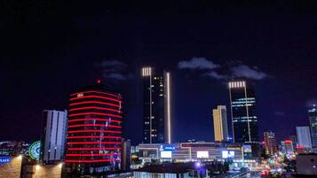 Konaklama yerinden şehir manzarası