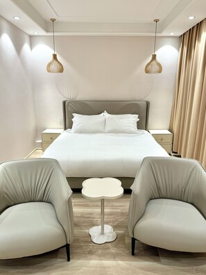 Exclusive Double Room | Minibar, desk, blackout drapes, soundproofing