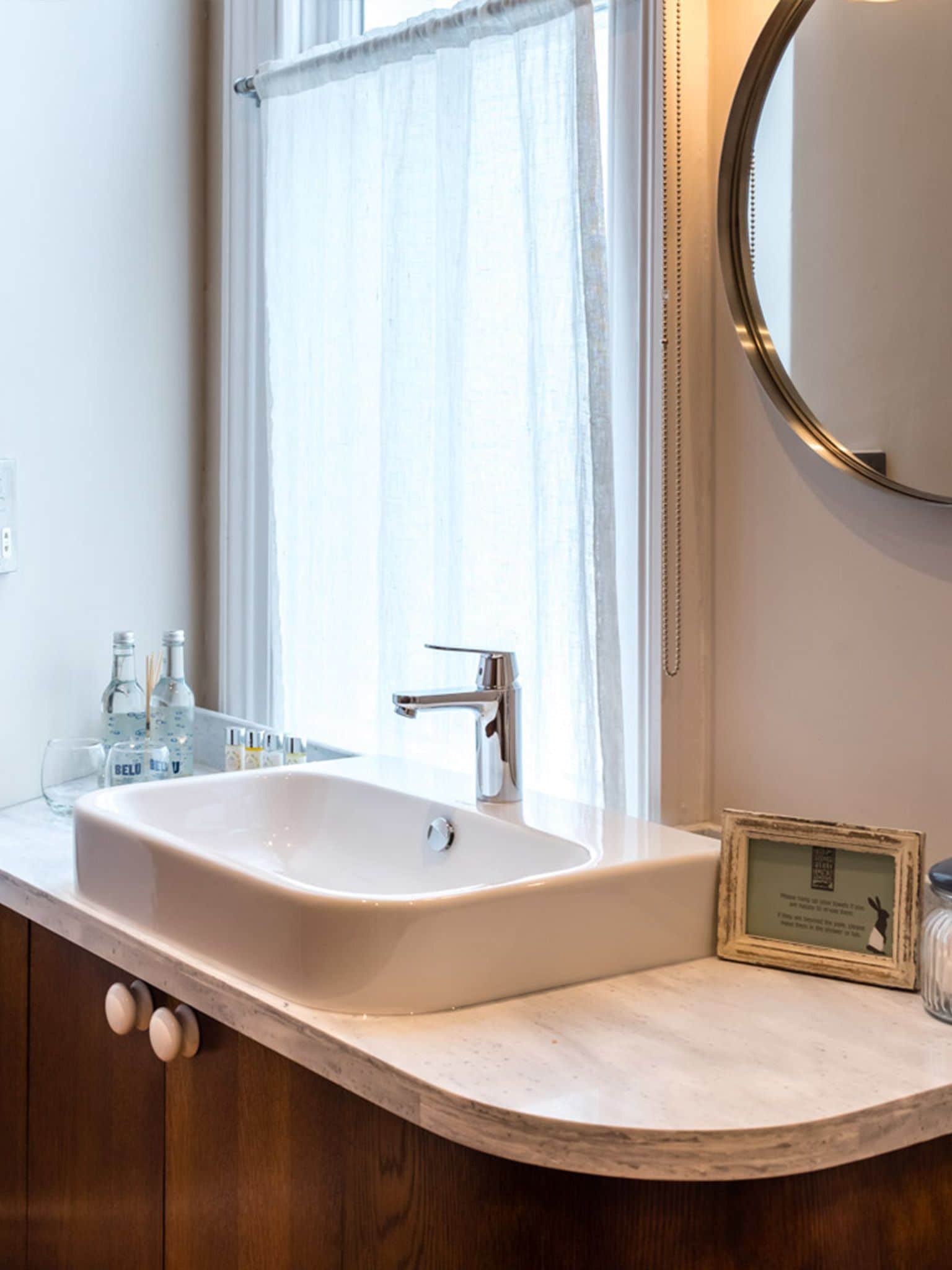 comfort double room single use (cozy) | bathroom sink