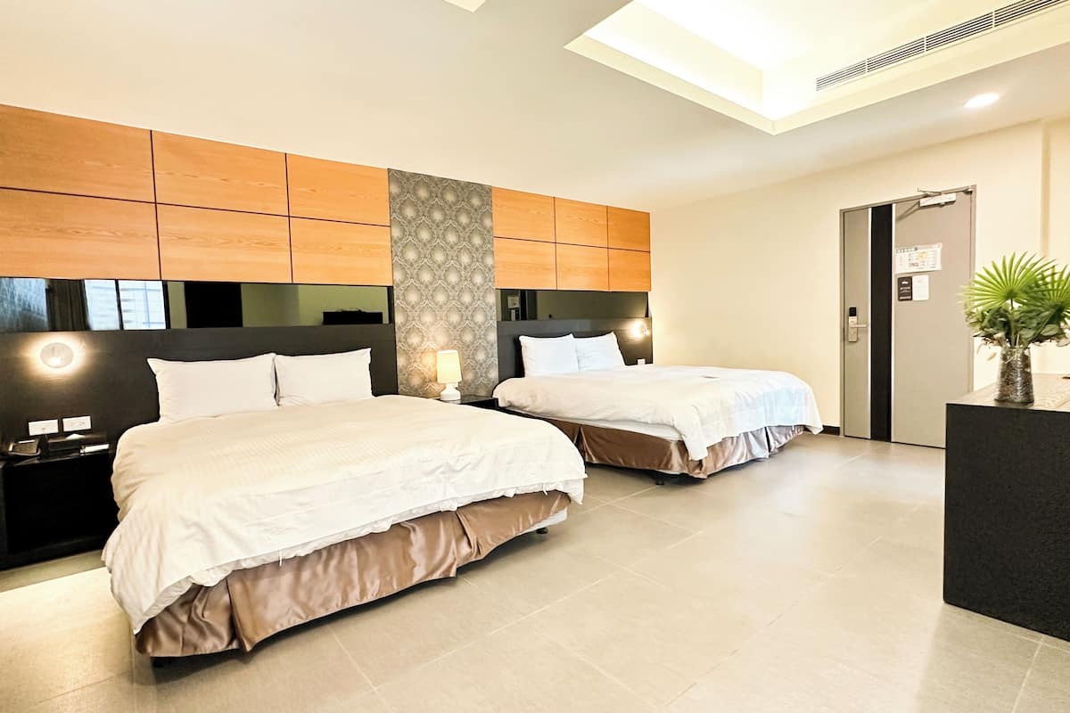 Family Quadruple Room, 2 Queen Beds