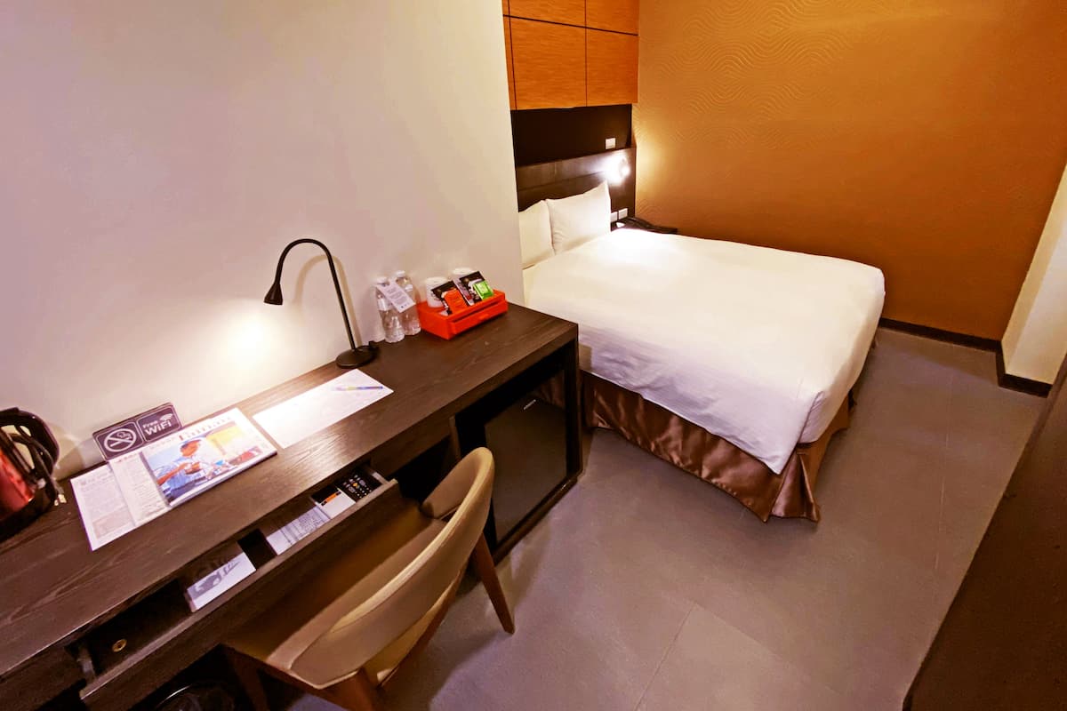Standard Double Room | Down comforters, desk, blackout drapes, soundproofing