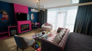 Junior Suite, Balcony | Premium bedding, down duvets, minibar, in-room safe - Esila Hotel (Ankara)