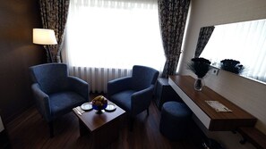 Premium bedding, down duvets, minibar, in-room safe - Esila Hotel (Ankara)