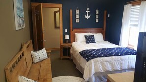 Traditional Room, 1 Queen Bed | Premium bedding, pillowtop beds, WiFi (free), individually decorated - The Bradford Inn (Towanda)
