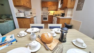 Standard Villa, 2 Bedrooms (dog friendly) | Khu vực ăn uống tại phòng