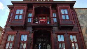 A large, ornate building with a central entrance, multiple windows, and a balcony. - Mihran Hanım Konagi (Edirne)