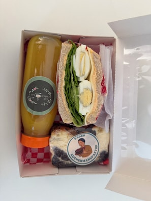 Daily to-go breakfast for a fee - smartments Berlin Prenzlauer Berg (Berlin)