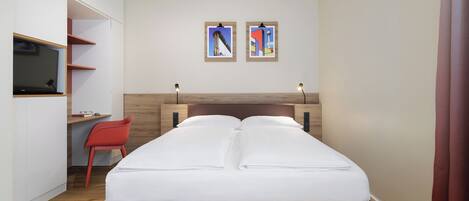 Family Apartment | Soundproofing, iron/ironing board, free WiFi, bed sheets