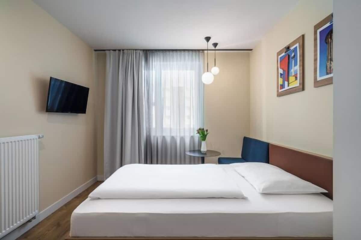 隔音、熨斗/熨衣板、免費無線上網、床單