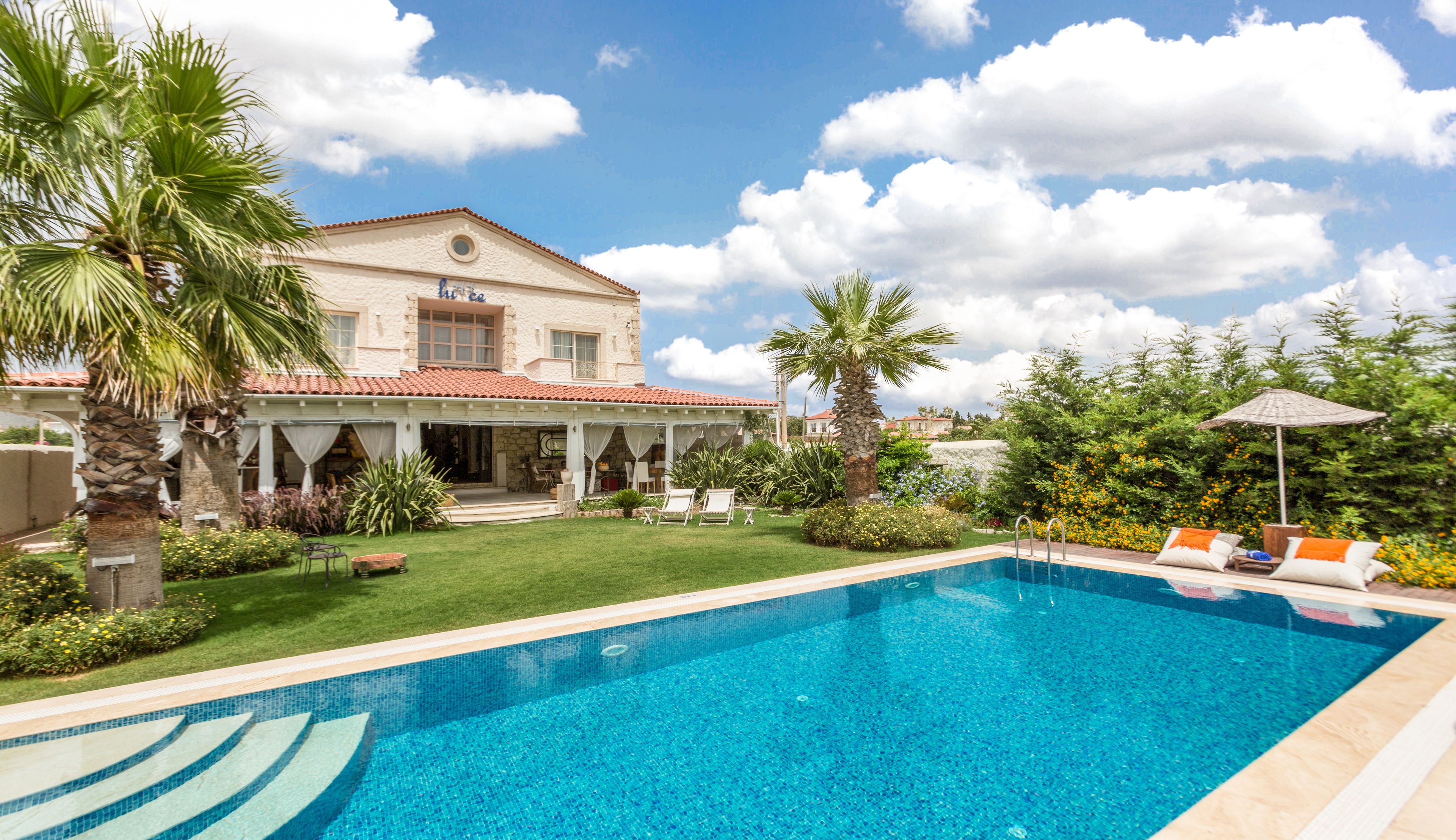 Outdoor pool, sun loungers