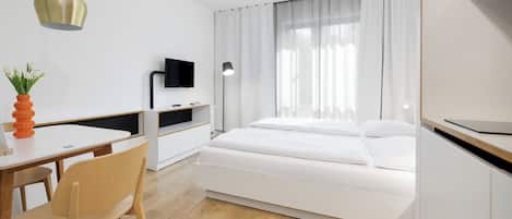 Decoración personalizada, muebles diferentes y cortinas blackout
