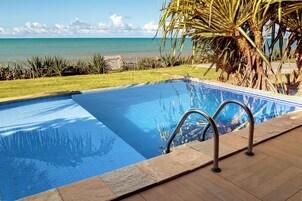 Bangalô superior, 1 quarto | Frigobar, cofres nos quartos, Wi-Fi de cortesia, roupa de cama