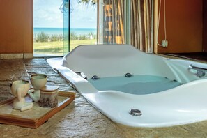 Bañera de hidromasaje privada