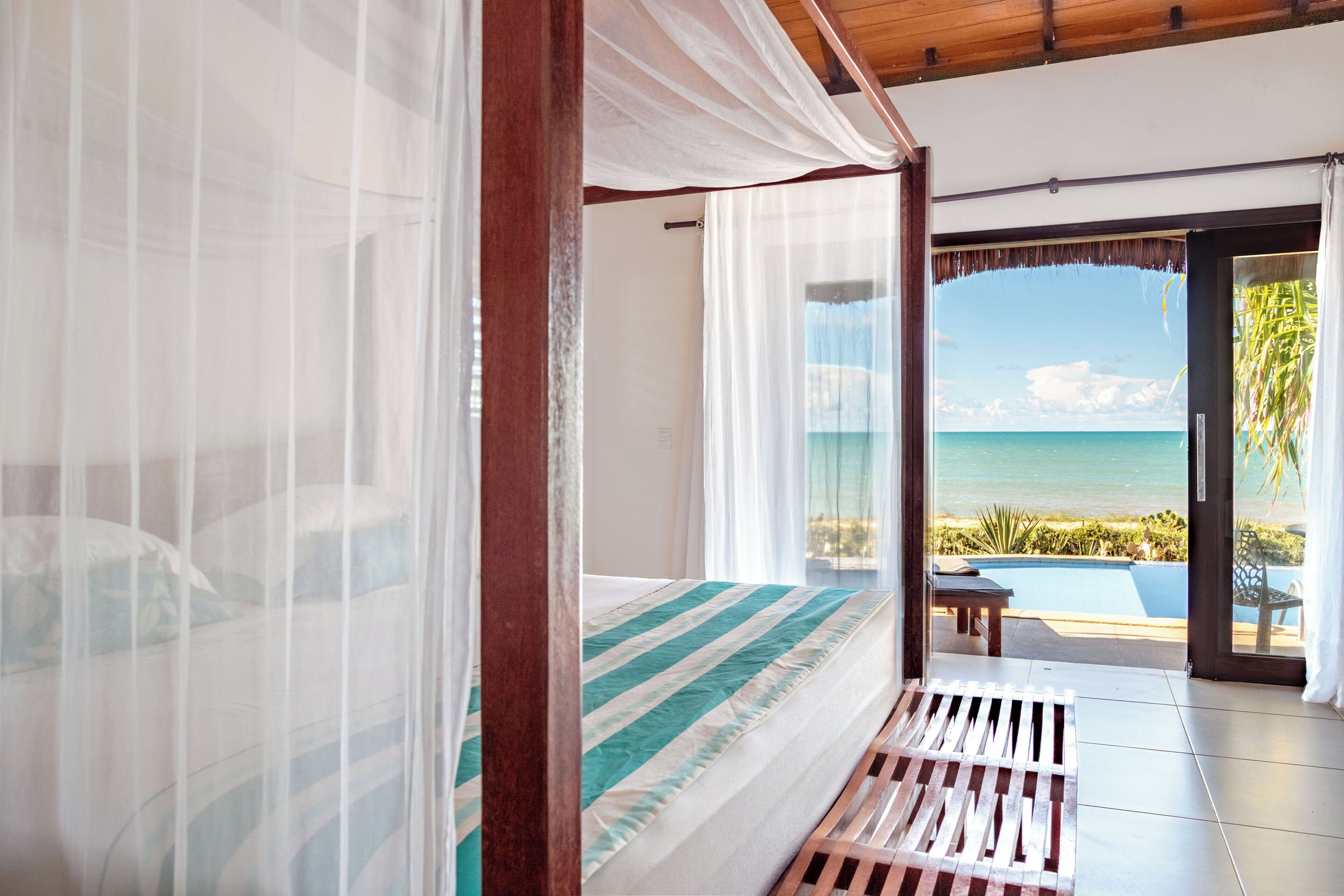 Minibar, coffres-forts dans les chambres, Wi-Fi gratuit, draps fournis