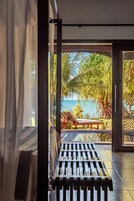 Bangalô conforto, 1 quarto | Frigobar, cofres nos quartos, Wi-Fi de cortesia, roupa de cama