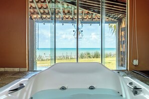 Bañera de hidromasaje privada