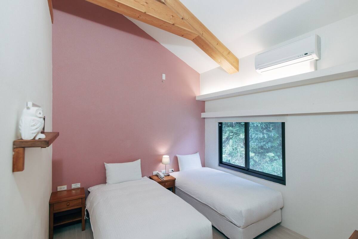 Chambre Double Classique, 1 lit double | Rideaux occultants, Wi-Fi gratuit, draps fournis
