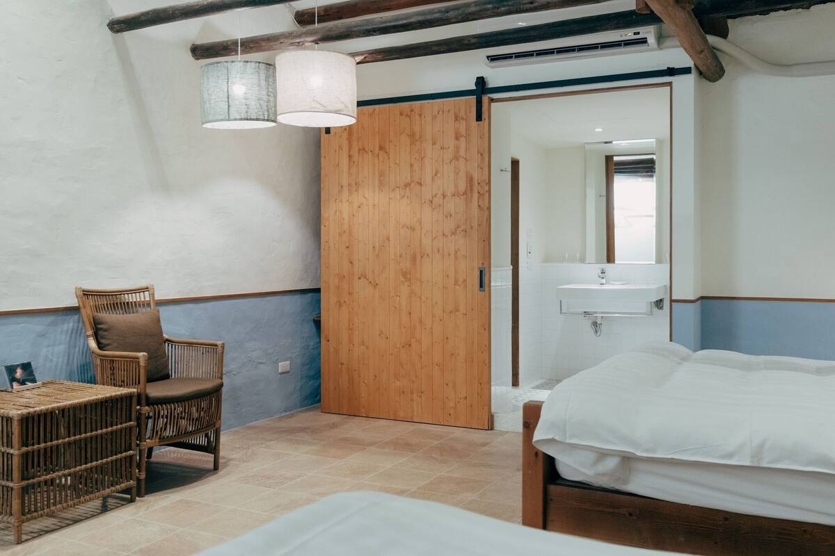 Chambre Quadruple Familiale, 2 lits doubles | Rideaux occultants, Wi-Fi gratuit, draps fournis