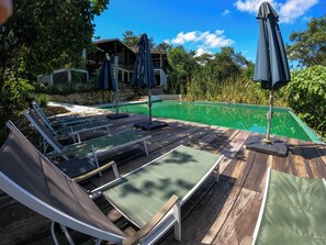 Outdoor pool, pool umbrellas, sun loungers - Winíka Alterra (Palenque)