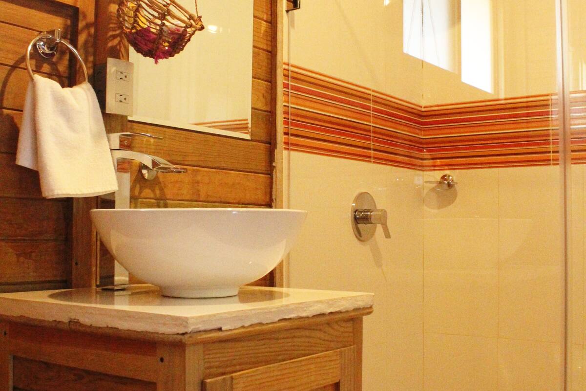 family cabin, multiple beds | bathroom | shower, free toiletries, towels