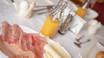Daily buffet breakfast for a fee
