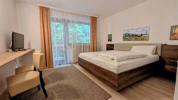 Double Room, 1 Queen Bed | Blackout drapes, cribs/infant beds, free WiFi, bed sheets