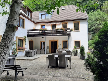 Fachada de la propiedad