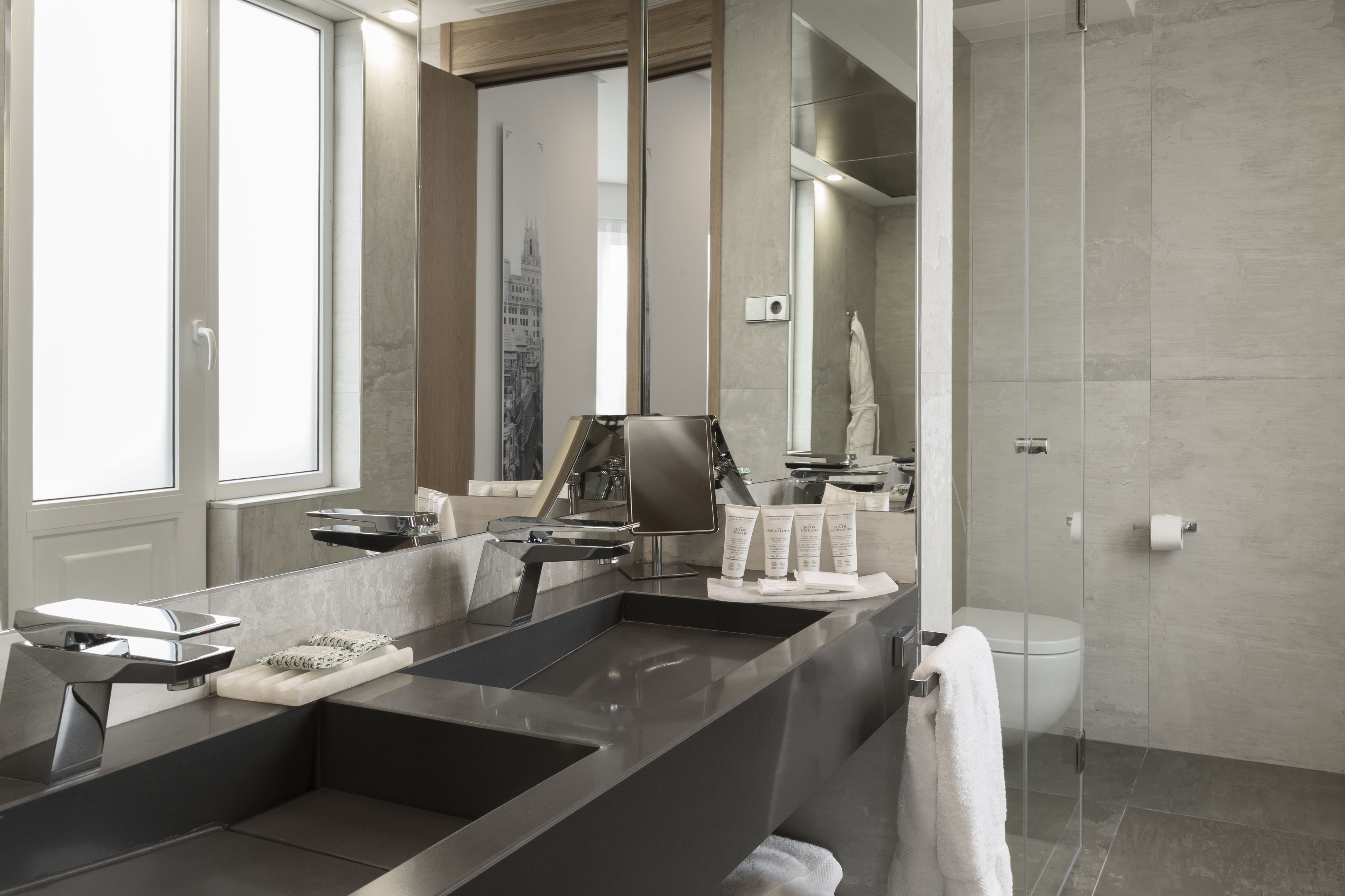 suite, terrace, city view | bathroom | shower, free toiletries, hair dryer, towels