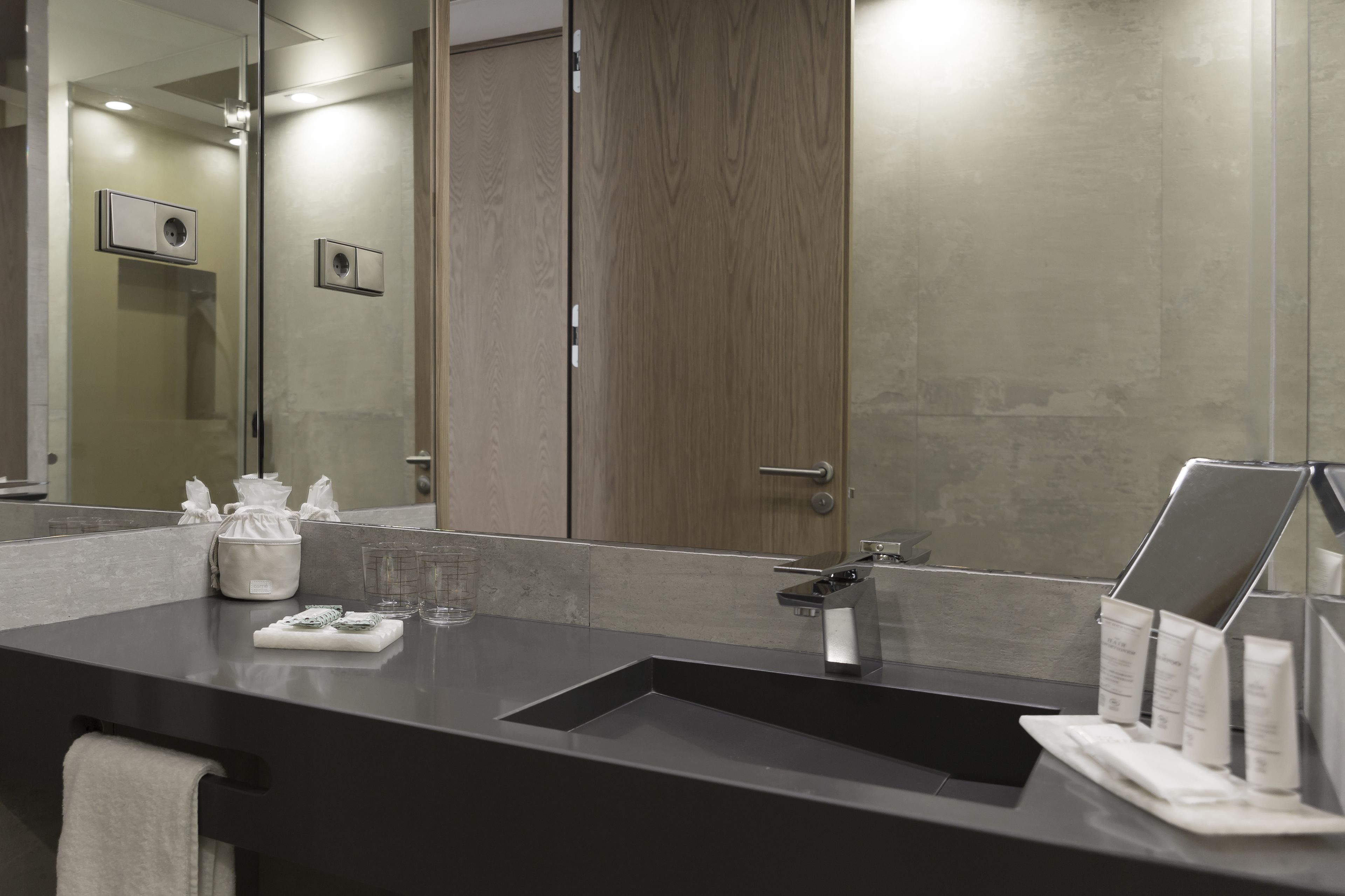 premium double room, city view | bathroom | shower, free toiletries, hair dryer, towels