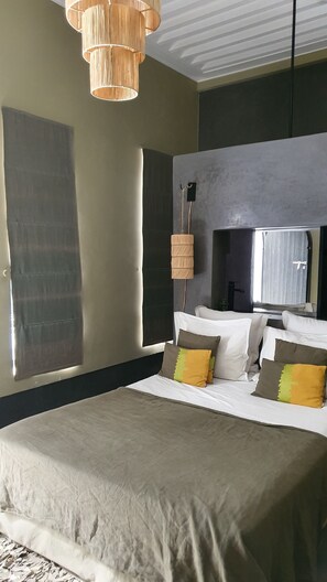 Room (Chapitre 5) | Individually decorated, free cribs/infant beds, free WiFi - Riad First (Marrakech)