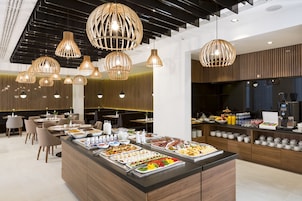 Daily buffet breakfast for a fee