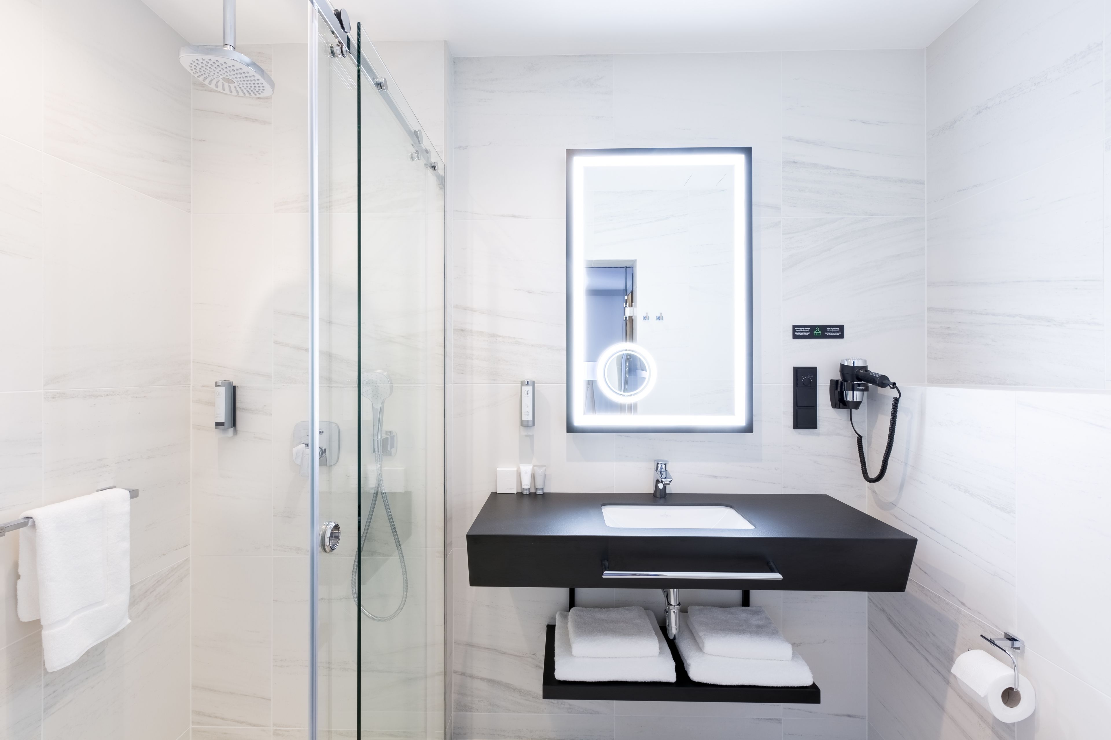 shower, free toiletries, hair dryer, towels