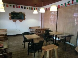Bar (on property) - 25 Four Seasons Youth Hostel (Qingdao)