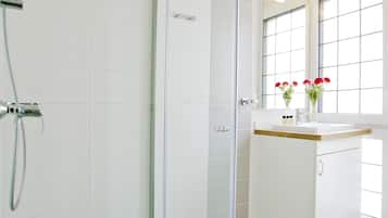 Shower, free toiletries, hair dryer, towels