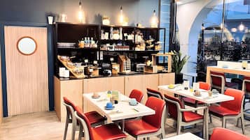 Daily buffet breakfast (EUR 17 per person)