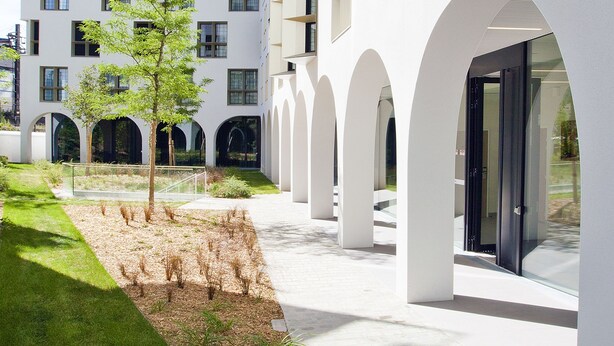 A modern building with multiple floors, large windows, and a courtyard with grass and trees. - Residhome Paris Gare de Lyon - Jacqueline De Romilly (Paris)