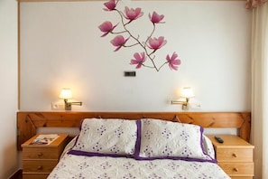 Desk, blackout curtains, cots/infant beds, rollaway beds - Hotel La Casa del Abuelo (Tapia de Casariego)