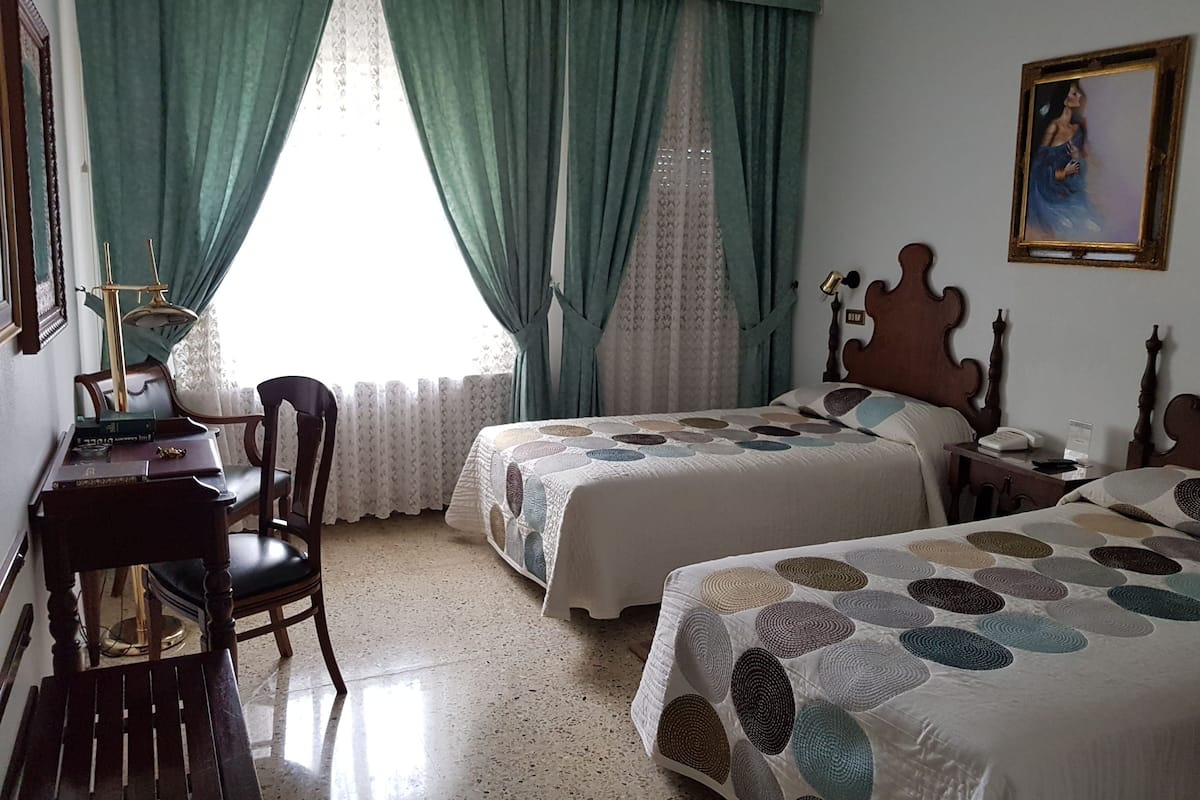 double room single use | desk, blackout curtains, free wifi