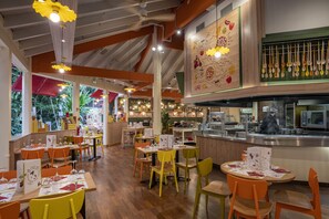 5 restaurants; lunch and dinner served  - Center Parcs Les Bois-Francs (Les Barils)