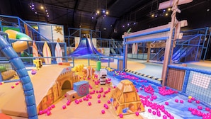 An indoor play area with slides, tunnels, and ball pits. - Center Parcs Zandvoort Beach (Zandvoort)