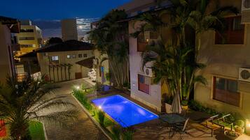 حمّام سباحة خارجي