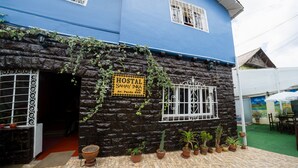 A hostel with a sign reading "HOSTAL SAMA INKA". - Samay Inka Inn (Cusco)
